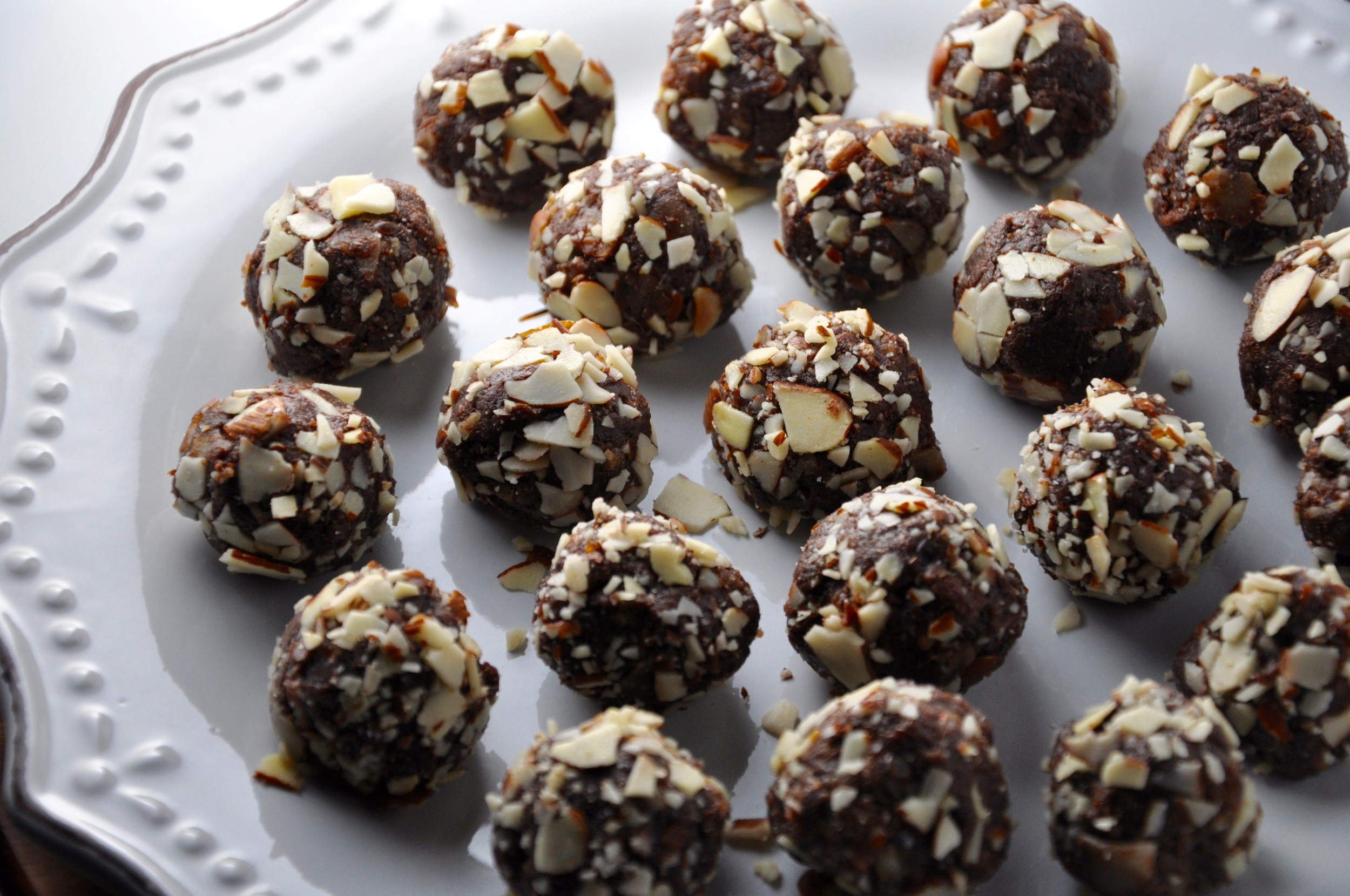 Almond Chocolate Power Bites - Real Healthy Recipes