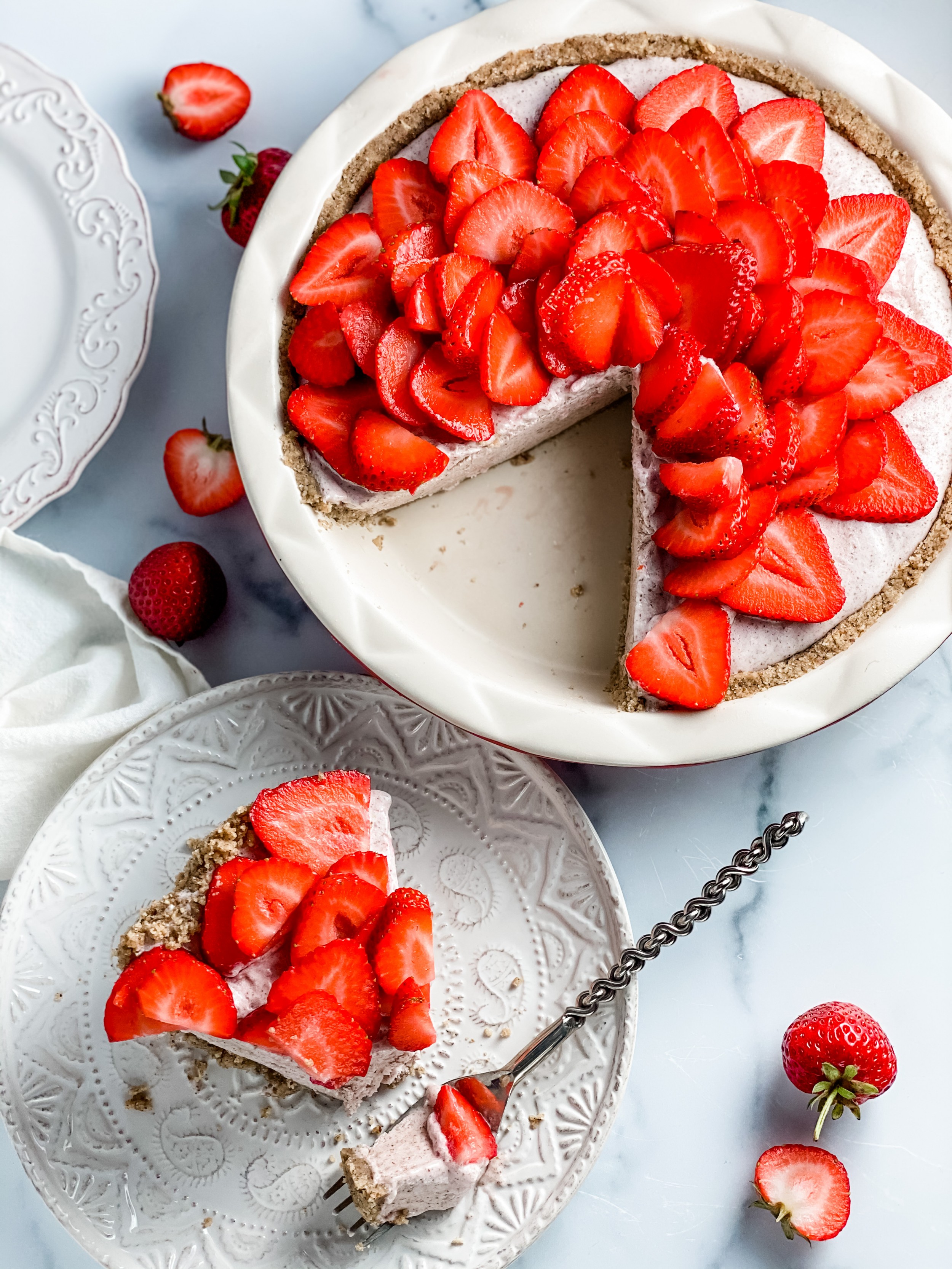 No-Bake Strawberry Protein Pie - Real Healthy Recipes